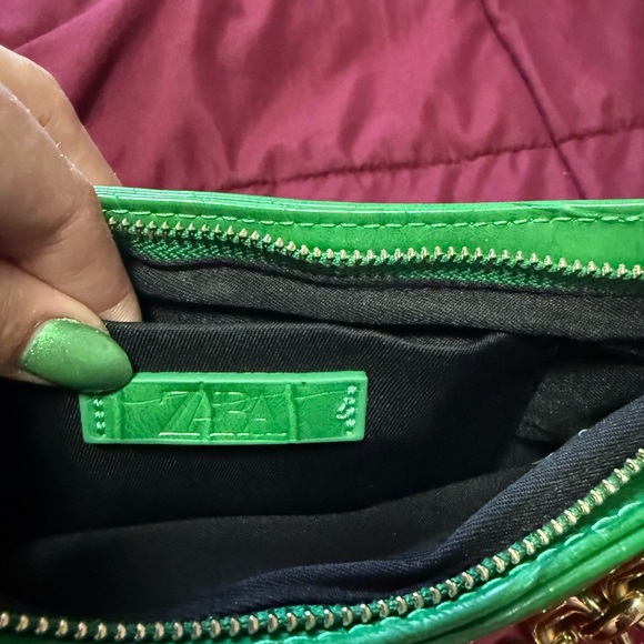 Zara Emerald Croc-Embossed Shoulder Bag with Gold Chain - Picture 2 of 6
